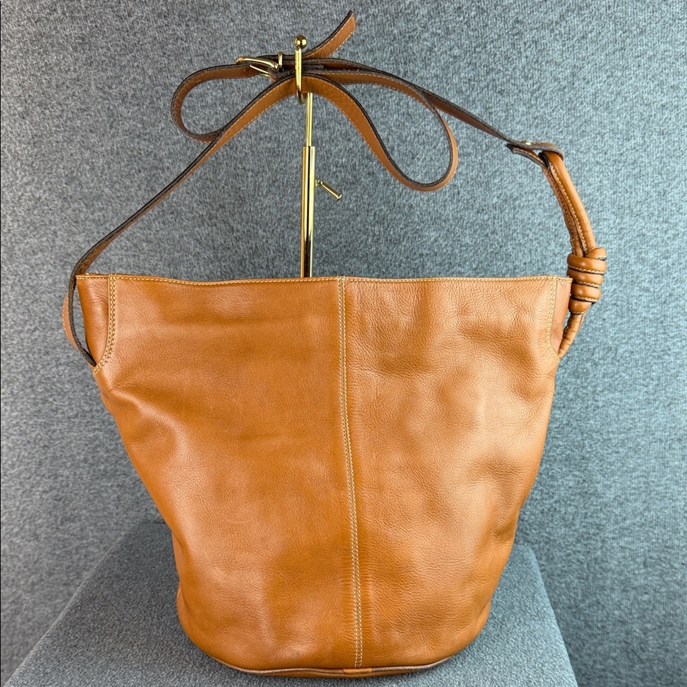 Vintageโ Carla Marchi Leather Made in Italy Crossbody Bag Butterscotch